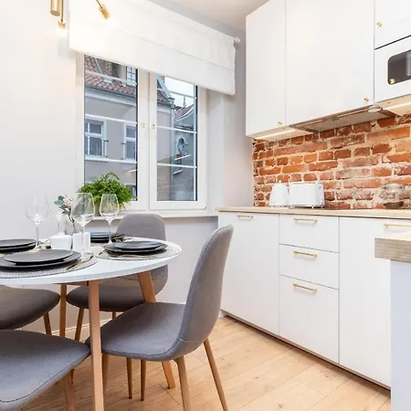 Apartment Zlote Lwy Ogarna Old Town By Renters