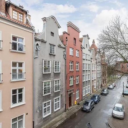 Zlote Lwy Ogarna Old Town By Renters Danzig